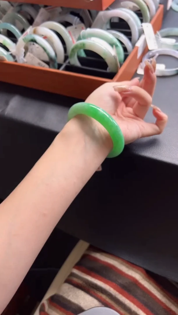 未镶嵌手镯翡翠海*翡翠手镯
