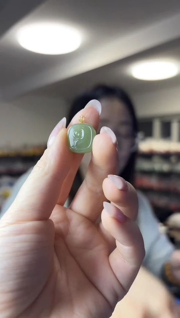 颈饰18K金镶嵌和田玉（多样性发一件）