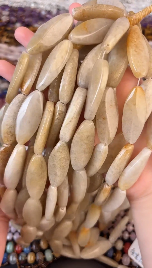 玛瑙/玉髓未镶嵌珠宝半成品黄玉