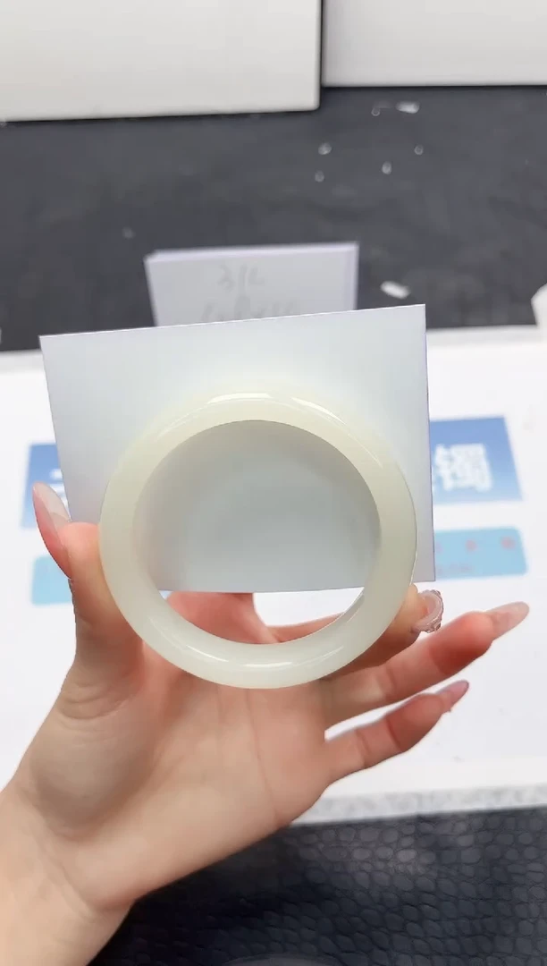 【闪购商品】石英质玉手镯未镶嵌42-56.1