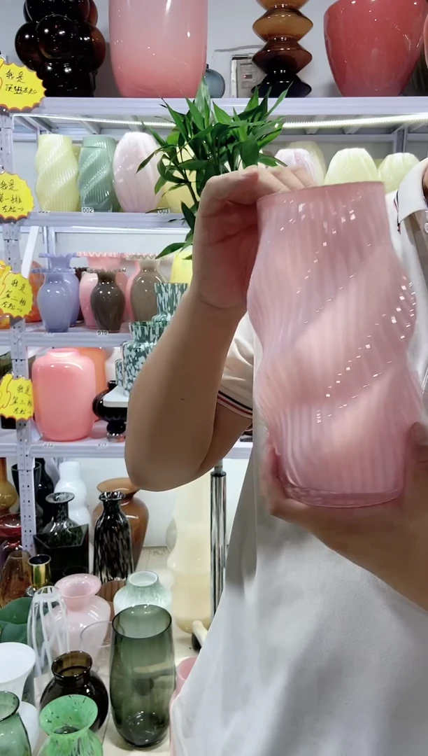 粉色扭扭花瓶微瑕介意勿拍