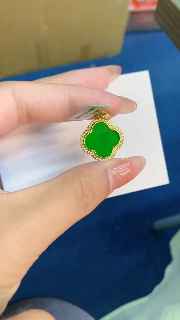 翡翠未镶嵌吊坠(不含链)1