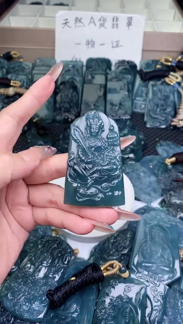 颈饰未镶嵌翡翠