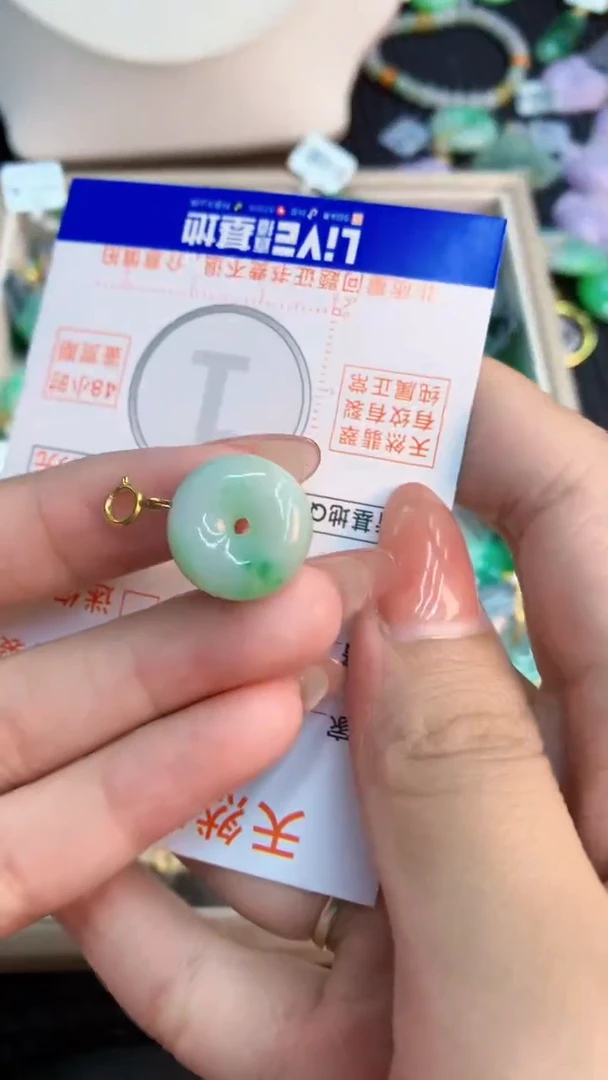 翡翠未镶嵌颈饰           1