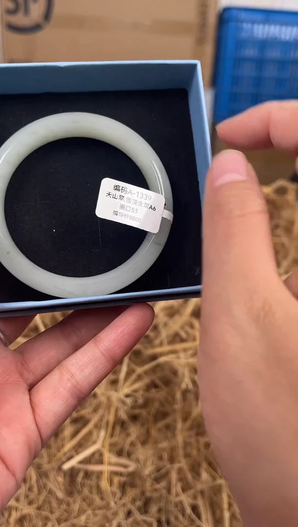 未镶嵌手镯石英质玉A1319