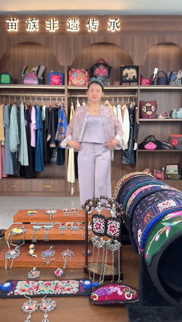 【闪购商品】织绣扶光苗绣传承L14