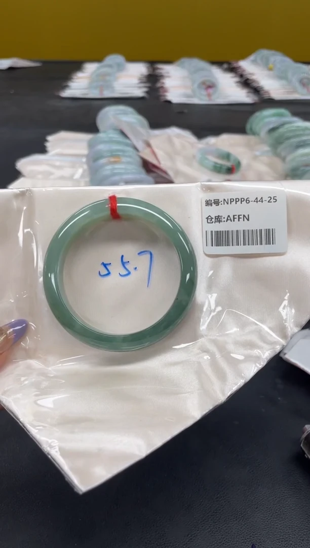 未镶嵌手镯翡翠翡翠手镯