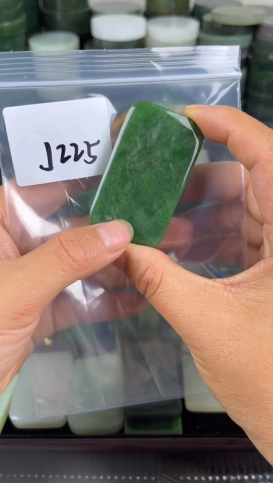 和田玉未镶嵌珠宝半成品牌子