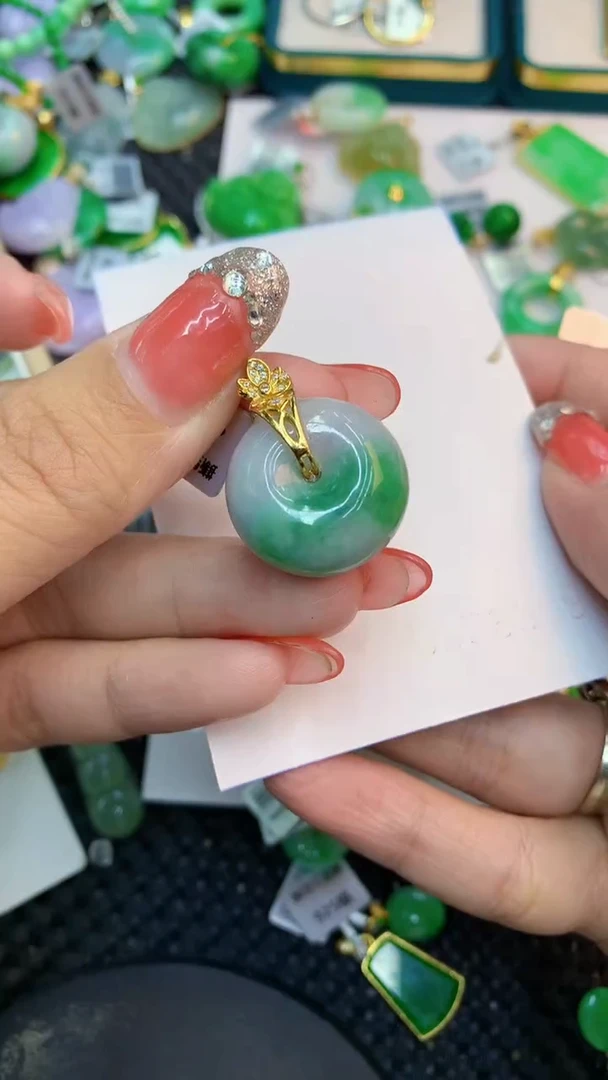 颈饰未镶嵌翡翠1