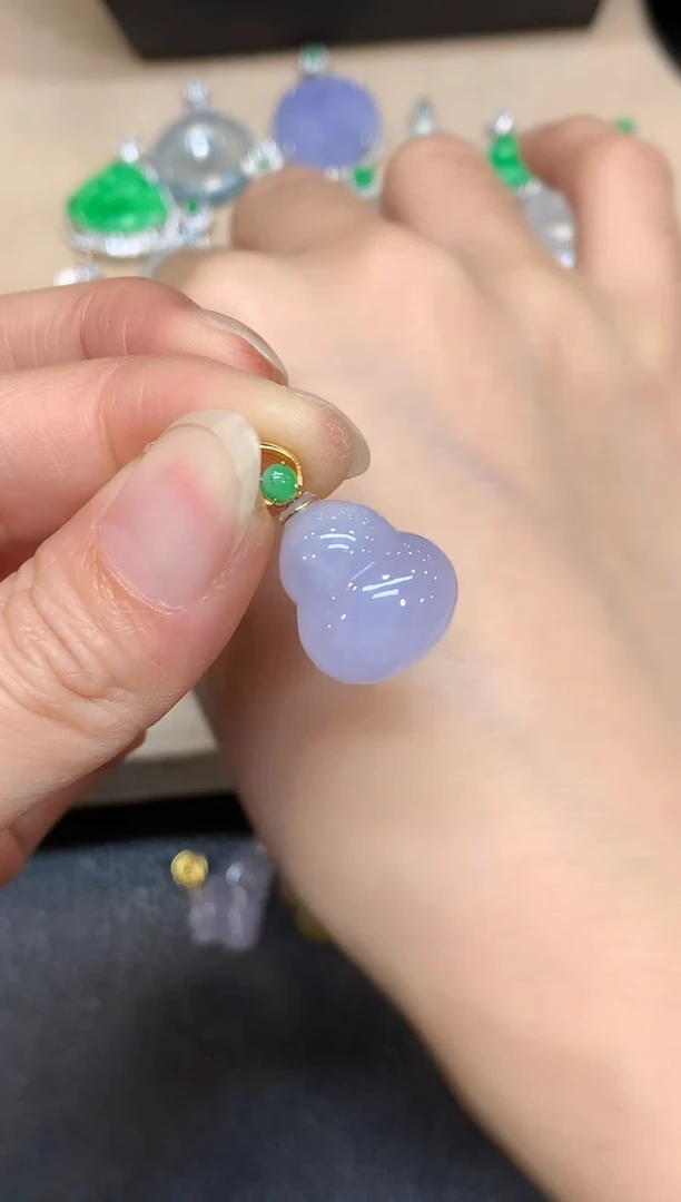 颈饰18K金镶嵌翡翠貔貅【无服务费