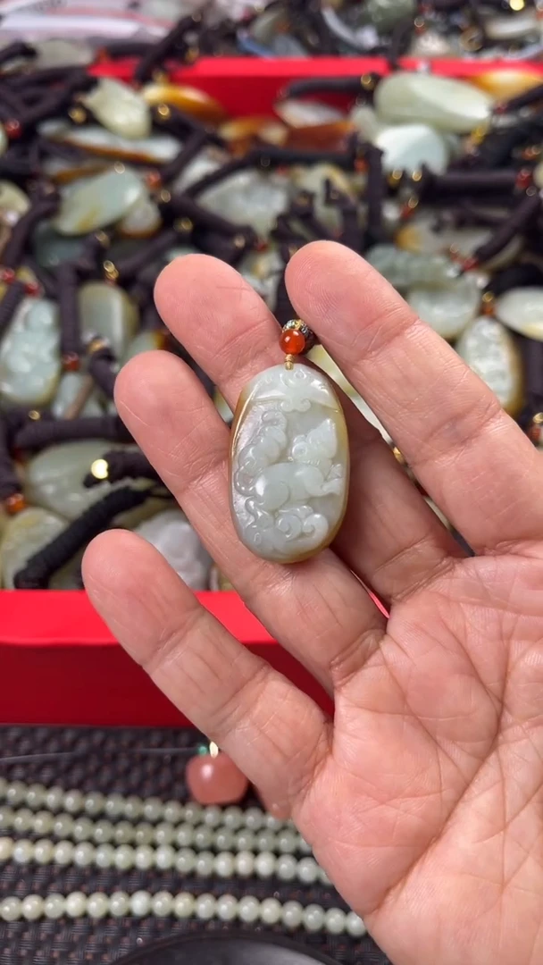 【闪购商品】和田玉颈饰未镶嵌多样性发货没有证书拍一发一有瑕