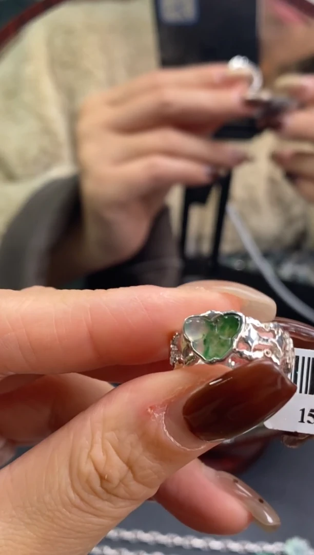 颈饰银S925镶嵌翡翠净货15900