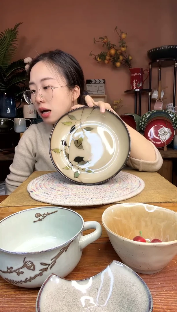 陶瓷8.3英寸手绘竹叶深盘 微瑕