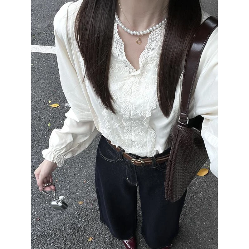 【嘉人有约】蕾丝花边V领衬衫女早春新款衬衣高级独特漂亮小衫上衣