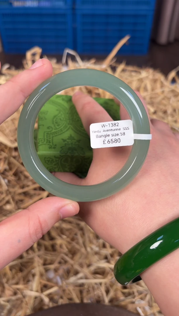 未镶嵌手镯石英质玉W1382