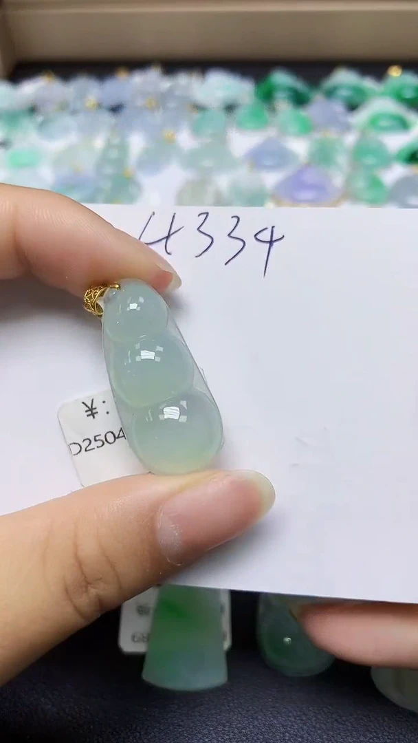 翡翠18K金镶嵌颈饰天然缅甸翡翠A货