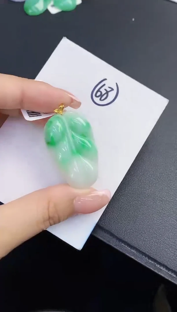 翡翠18K金镶嵌颈饰缅甸天然翡翠A货