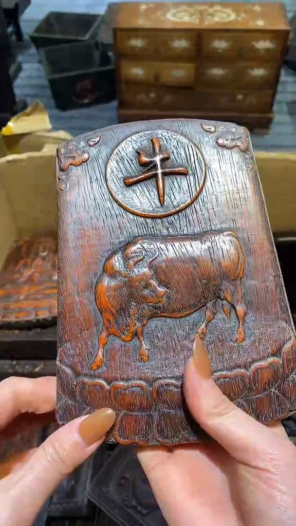 木紫檀雕刻一物一拍