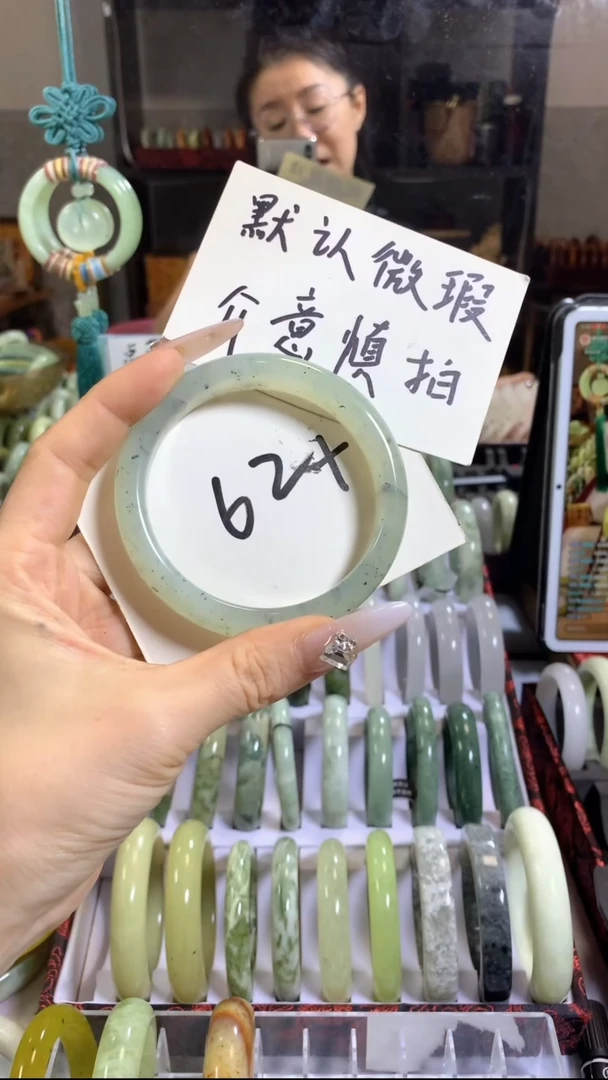 未镶嵌岫玉手镯11