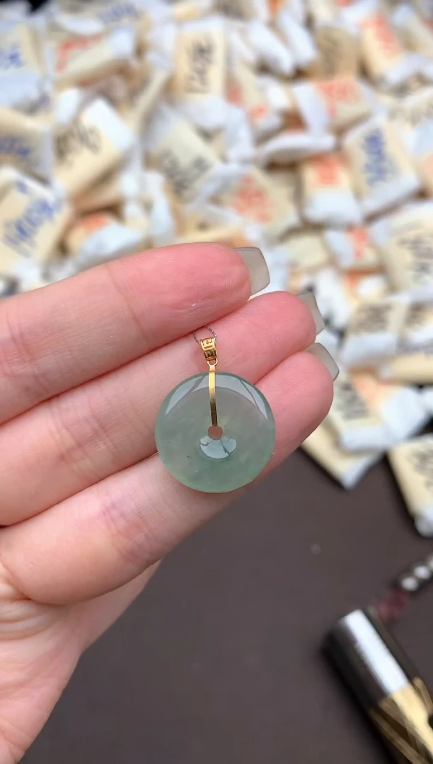 18K金镶嵌挂件翡翠—