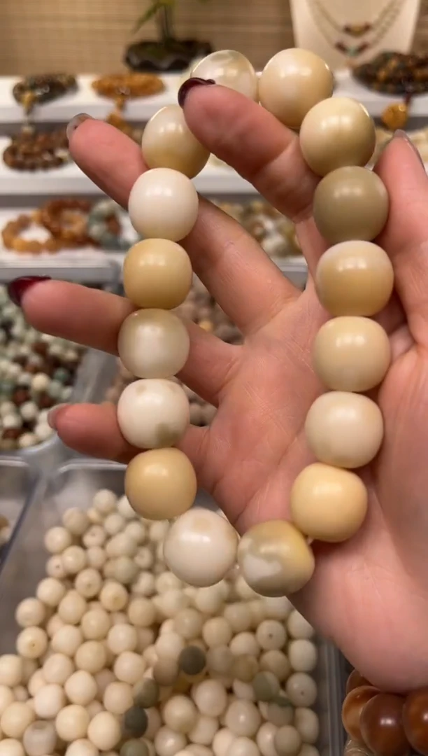 【闪购商品】白玉菩提手串卡18浅飘花桶珠手串