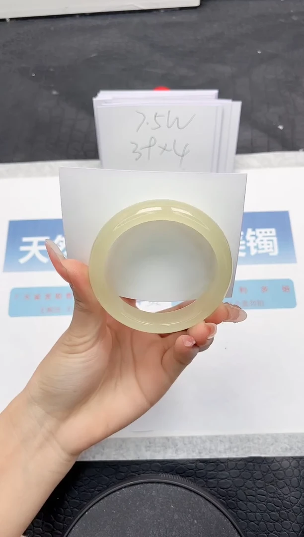 【闪购商品】石英质玉手镯未镶嵌L389-54