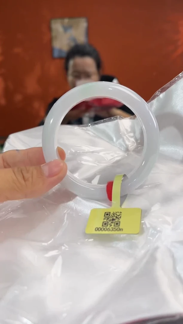 未镶嵌手镯翡翠咪****? 1  56