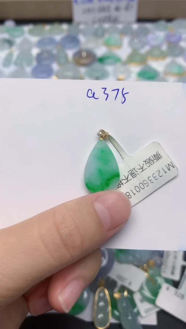 翡翠未镶嵌颈饰天然缅甸A货翡翠