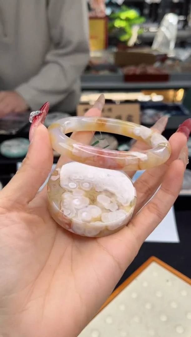 【闪购商品】石英质玉手镯未镶嵌59圈口（赠品镯心）3507906