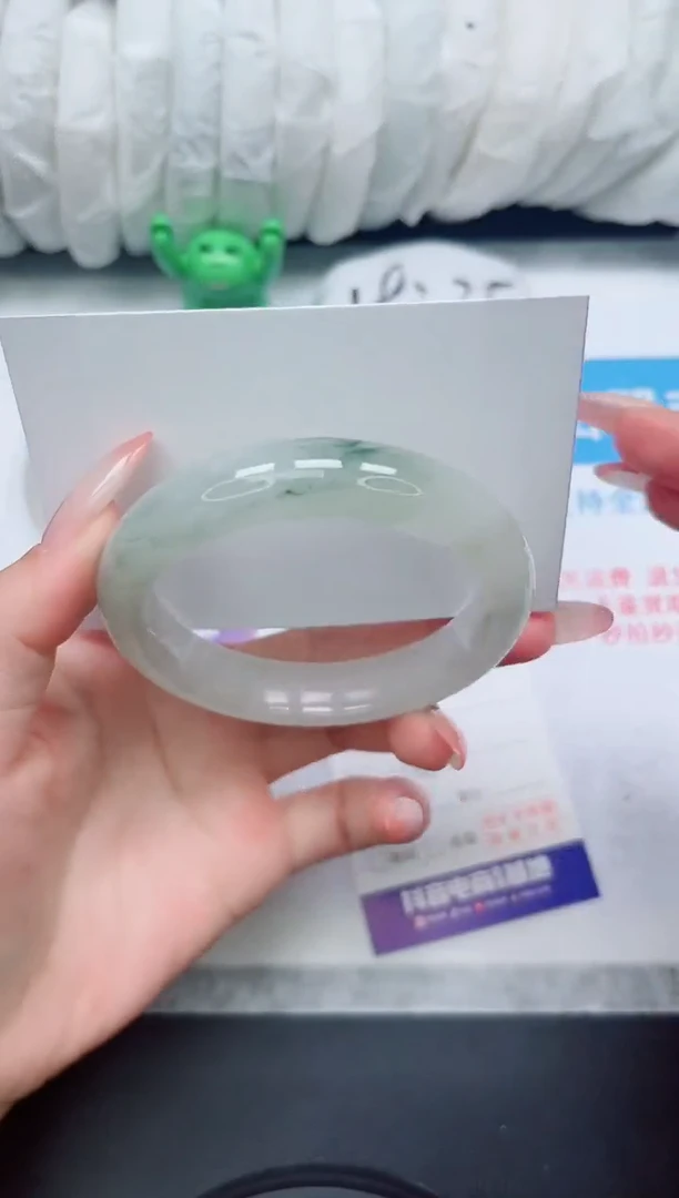 【闪购商品】石英质玉未镶嵌手镯102