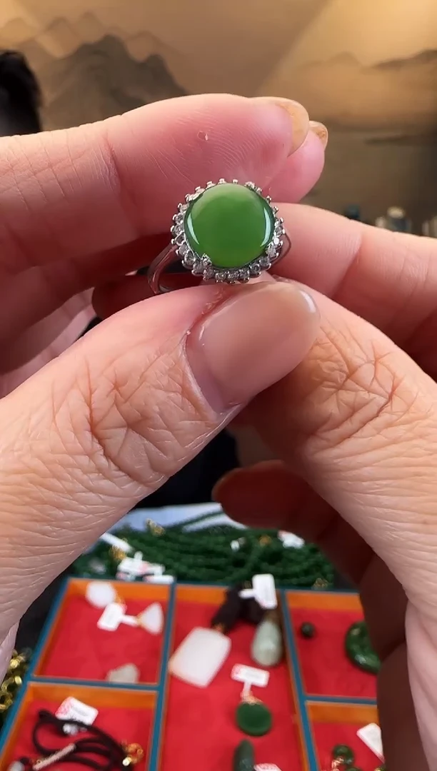 未镶嵌戒指和田玉圆蛋面