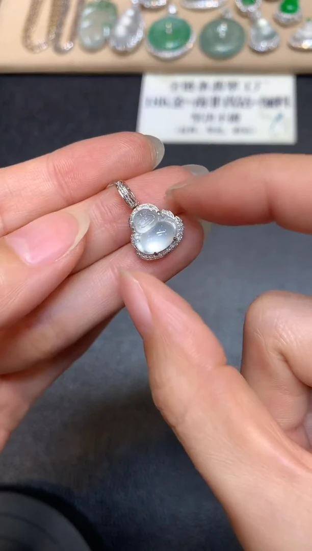 翡翠18K金镶嵌颈饰佛公【无服务费