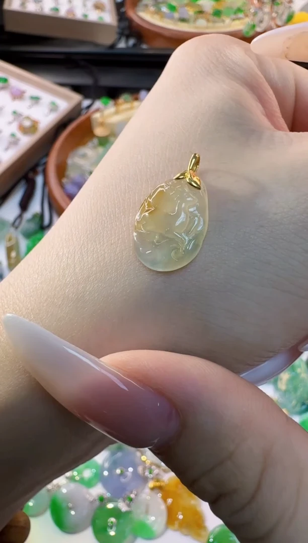 翡翠18K金镶嵌吊坠(不含链)天然缅甸A货翡翠