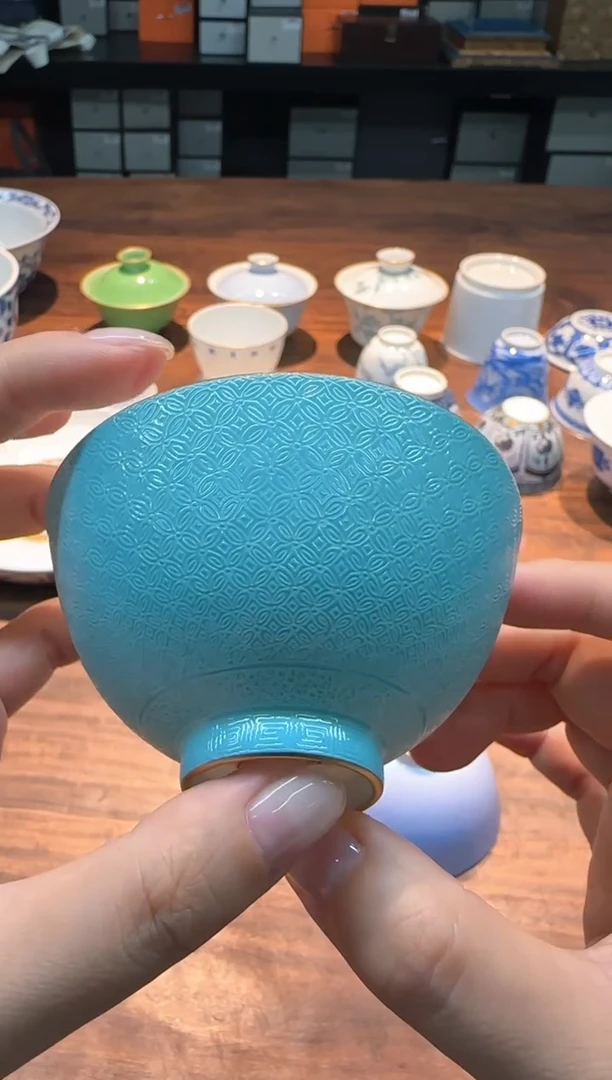 随**风清本源 内模印缠枝莲纹轧道扒花锦上添花 绿地 鸡心杯