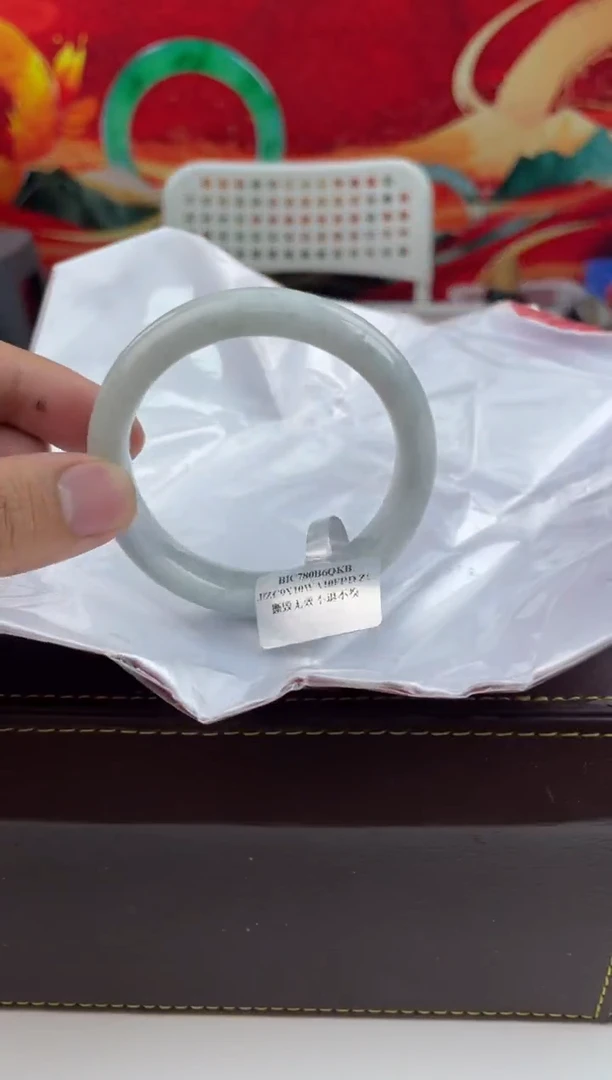 【闪购商品】翡翠手镯未镶嵌11翡翠手镯（微瑕）