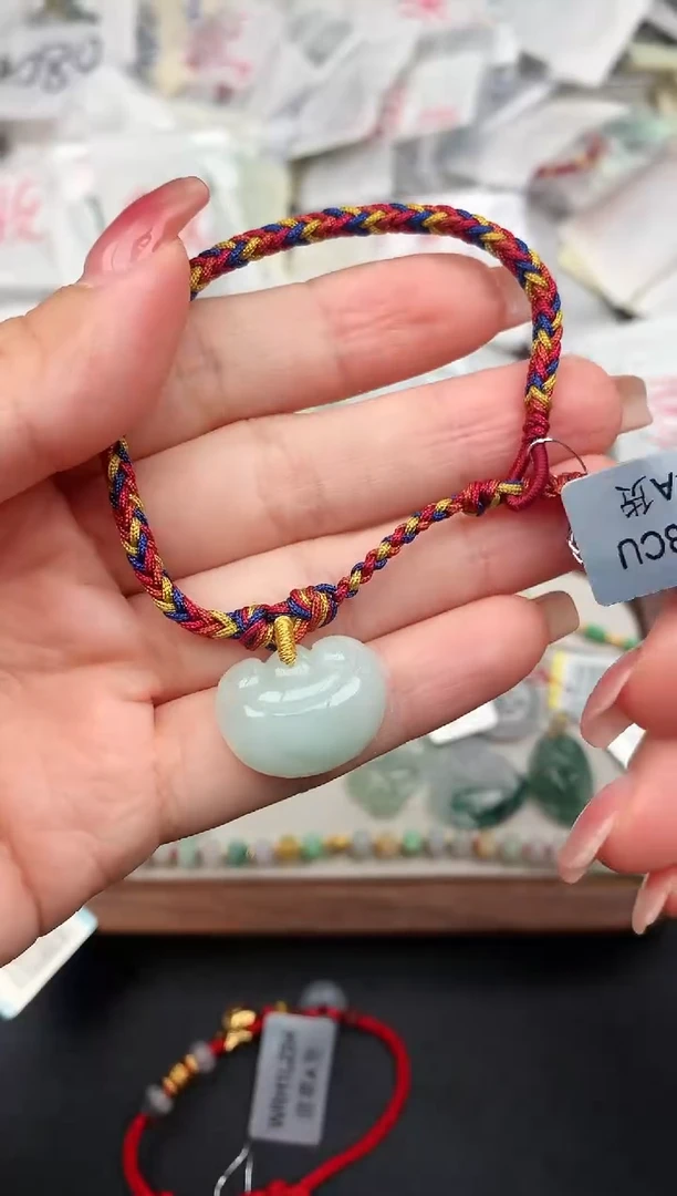 未镶嵌挂件翡翠1