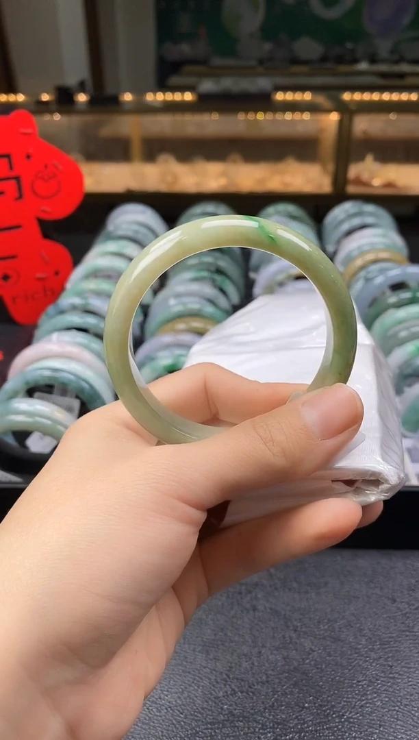 未镶嵌手镯翡翠1