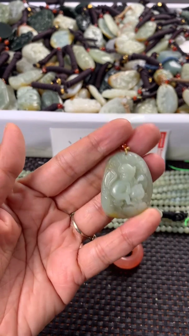 【闪购商品】和田玉颈饰未镶嵌多样性发货没有证书拍一发一有瑕