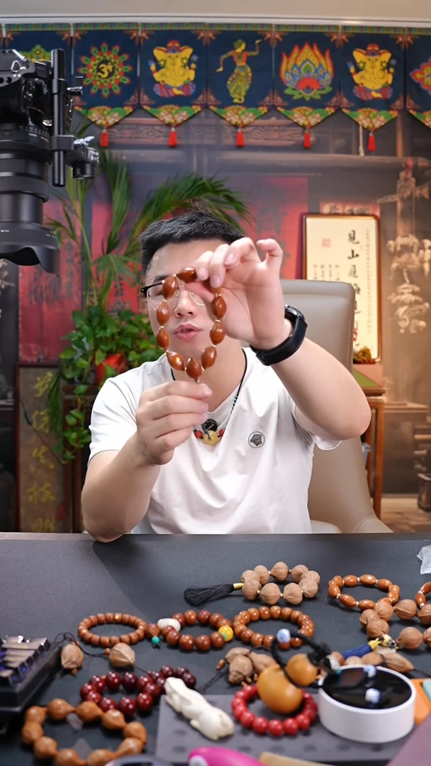 橄榄核手串/手链鸡血红三面佛