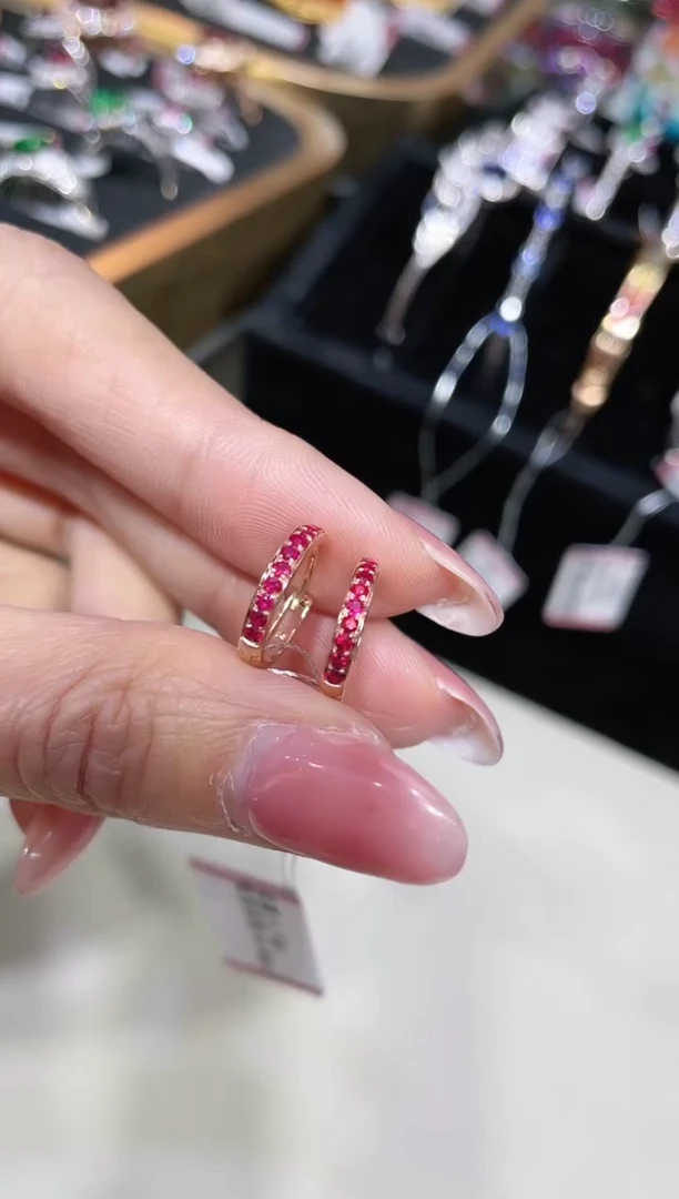 18K金镶嵌天然红宝石耳饰 K玫