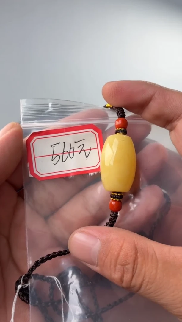 蜜蜡吊坠(赠链)未镶嵌噶玛珠宝