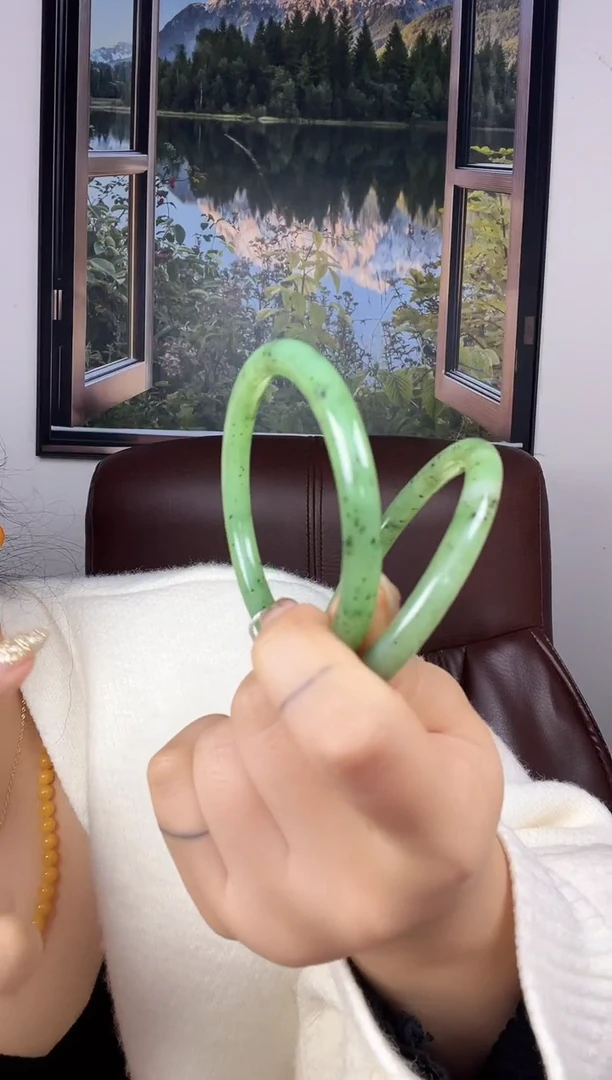 未镶嵌手镯和田玉碧玉美人条手镯 多样性发其一