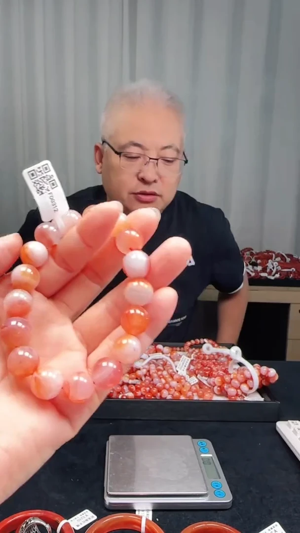 未镶嵌多样性发一件南红玛瑙12mm 锦鲤冰飘手串