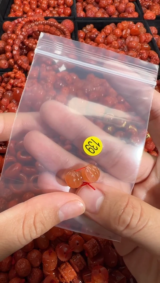 南红玛瑙未镶嵌颈饰1