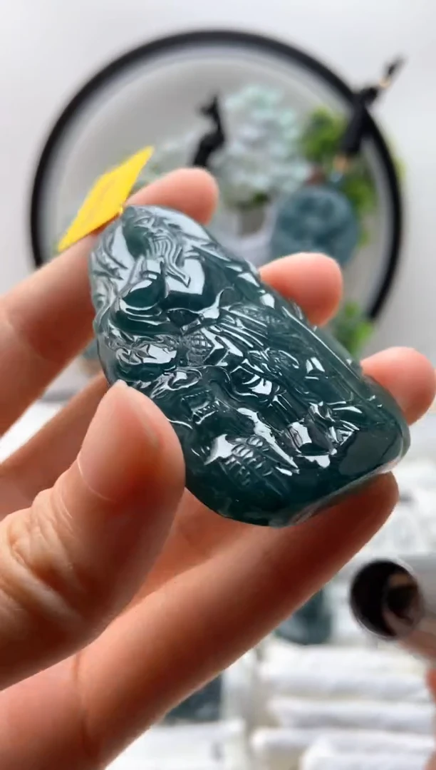 翡翠未镶嵌颈饰关公【品质一般能接受再拍】