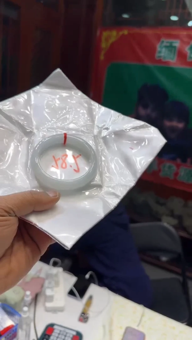 未镶嵌手镯翡翠手镯