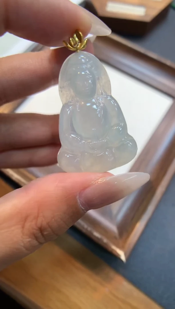 翡翠18K金镶嵌颈饰观音