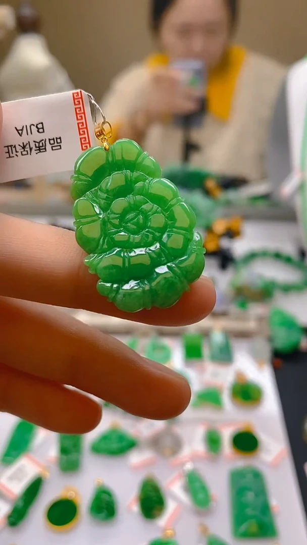 【闪购商品】翡翠颈饰18K金镶嵌 天然翡翠A货，支持复检