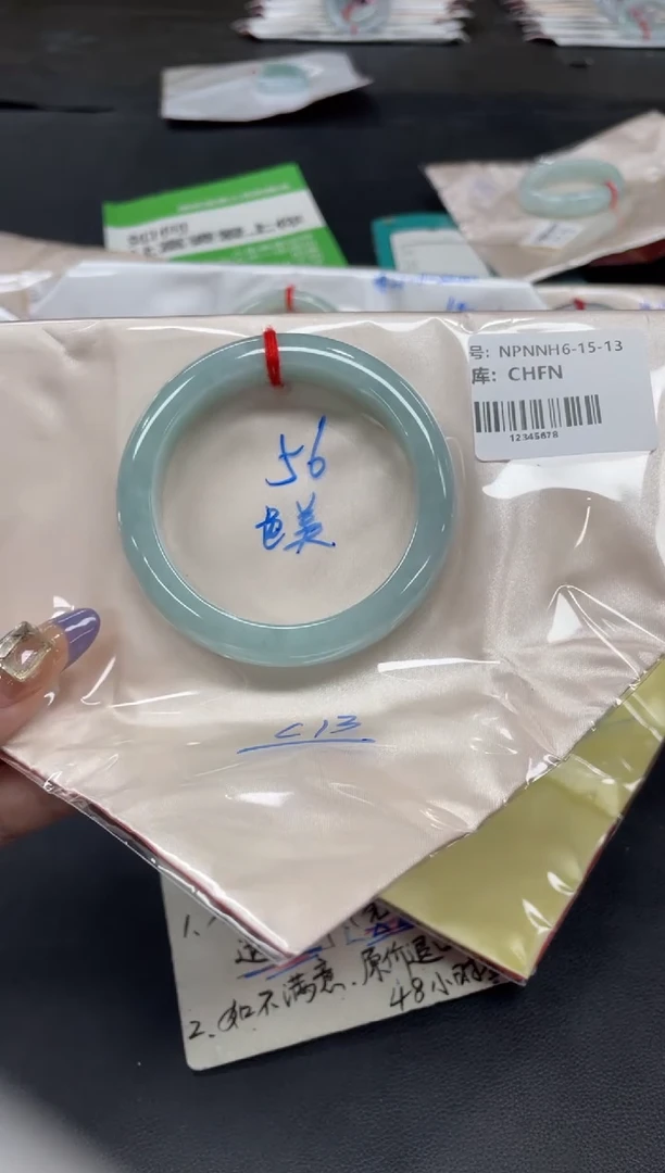 未镶嵌手镯翡翠沁*翡翠手镯