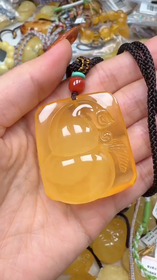 裸石琥珀未镶嵌如图